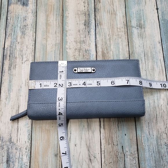 Nicole Miller wallet! - Picture 5 of 9